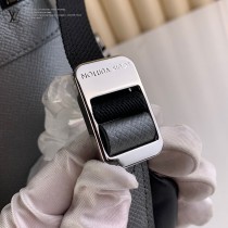 M30835 銀花  LV原單新款 DISCOVERY 小號雙肩包