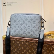 原單 M46104 Duo 郵差包 釋放 Monogram Shadow 皮革的摩登新意