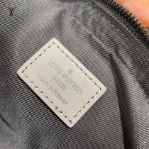 原單 M46104 Duo 郵差包 釋放 Monogram Shadow 皮革的摩登新意