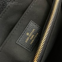 M45976-02  LV原單新款Madeleine中號壓花手提斜背包