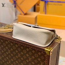 M59457-02  原單水波紋系列 BUCI 手袋