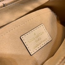 原單M46099奶白 Bagatelle BB 手袋令 Monogram 圖案歷經印花和壓印工藝