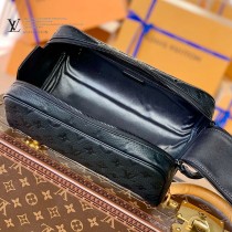 LV原單M59478黑色全皮壓花Dopp Kit 盥洗袋
