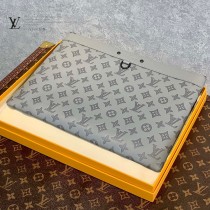 LV原單M81385鐵灰壓花Discovery Pochette 大號手拿包
