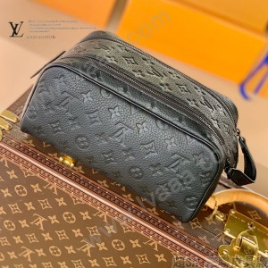 LV原單M59478黑色全皮壓花Dopp Kit 盥洗袋