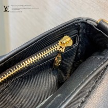 LV原單 M81400香蕉黃 M81399霧霾藍 M81398黑色 Wallet on Strap 手袋