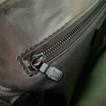LV原單M59478黑色全皮壓花Dopp Kit 盥洗袋