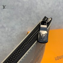 LV原單M81385鐵灰壓花Discovery Pochette 大號手拿包