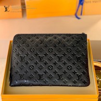 LV原單M59479黑色全皮壓花新款ETUI VOYAGE收納袋男士手拿包