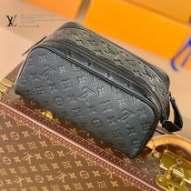 LV原單M59478黑色全皮壓花Dopp Kit 盥洗袋