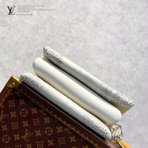 LV原單M57791-01 鱷魚紋全皮鏈條包Coussin 小號手袋