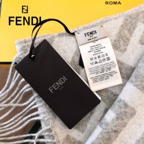 FENDI經典F大logo圍巾  顏值又高，辨識度高