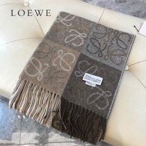 LOEWE老花棋盤格圍巾