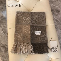 LOEWE老花棋盤格圍巾