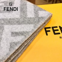 FENDI經典F大logo圍巾  顏值又高，辨識度高