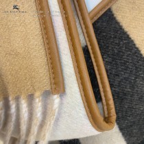 Burberry新款專屬標識雙面鬥篷