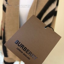 BURBERRY 蘇格蘭制披肩，精選羊羔絨打造