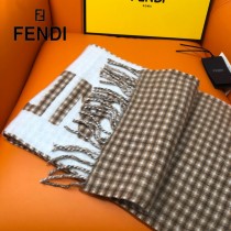 FENDI芬迪仟鳥格元素圍巾