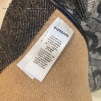 Burberry新款專屬標識雙面鬥篷