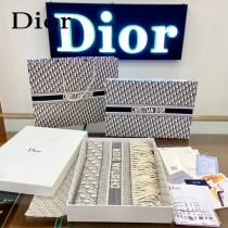 Dior 原單圍巾經典的Oblique印花刺繡圖案裝飾