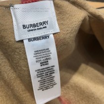 BURBERRY 蘇格蘭制披肩，精選羊羔絨打造