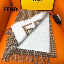 FENDI芬迪仟鳥格元素圍巾