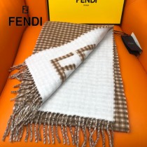FENDI芬迪仟鳥格元素圍巾