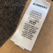 Burberry新款專屬標識雙面鬥篷