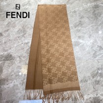 FENDI芬迪最新款圍巾 超溫柔洋氣的雙面設計
