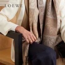 LOEWE老花棋盤格圍巾