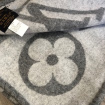 LV新款經典花紋羊絨圍巾 很重磅的工藝