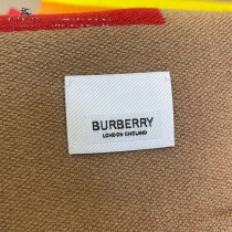 BURBERRY巴寶莉最新雙面大字母圍巾