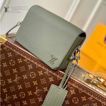 LV M82086綠色全皮 m82085黑色 男包郵差包繫列 Flap 迷妳手袋