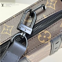 M59163-03 原單  Handle Soft Trunk 手袋 為 Monogram 皮革壓印細膩紋理