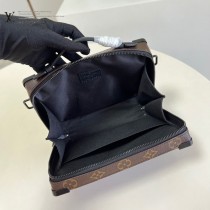 M59163-03 原單  Handle Soft Trunk 手袋 為 Monogram 皮革壓印細膩紋理