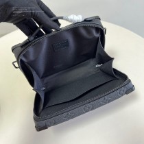 M59163-01 原單  Handle Soft Trunk 手袋 為 Monogram 皮革壓印細膩紋理