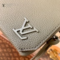 LV M82086綠色全皮 m82085黑色 男包郵差包繫列 Flap 迷妳手袋