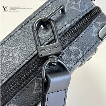 M59163-02 原單  Handle Soft Trunk 手袋 為 Monogram 皮革壓印細膩紋理