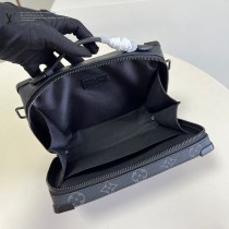 M59163-02 原單  Handle Soft Trunk 手袋 為 Monogram 皮革壓印細膩紋理