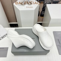 Balenciaga巴黎世家 x Crocs 聯名春夏爆款成型一體半拖洞洞鞋