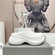 Balenciaga巴黎世家 x Crocs 聯名春夏爆款成型一體半拖洞洞鞋