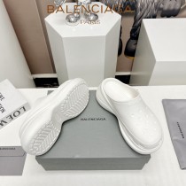 Balenciaga巴黎世家 x Crocs 聯名春夏爆款成型一體半拖洞洞鞋