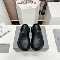 Balenciaga巴黎世家 x Crocs 聯名春夏爆款成型一體半拖洞洞鞋