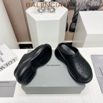Balenciaga巴黎世家 x Crocs 聯名春夏爆款成型一體半拖洞洞鞋