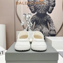 Balenciaga巴黎世家 x Crocs 聯名春夏爆款成型一體半拖洞洞鞋