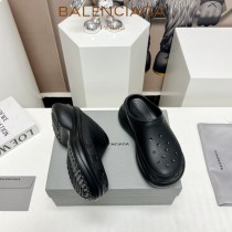 Balenciaga巴黎世家 x Crocs 聯名春夏爆款成型一體半拖洞洞鞋