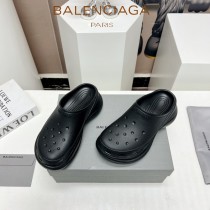 Balenciaga巴黎世家 x Crocs 聯名春夏爆款成型一體半拖洞洞鞋
