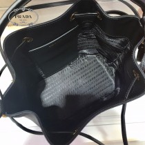 1BZ032-02   PRADA普拉達新款水桶包