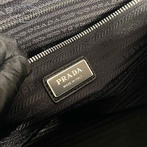 2VA009 PRADA普拉達新款格紋旅行包