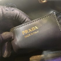 1BZ032-02   PRADA普拉達新款水桶包